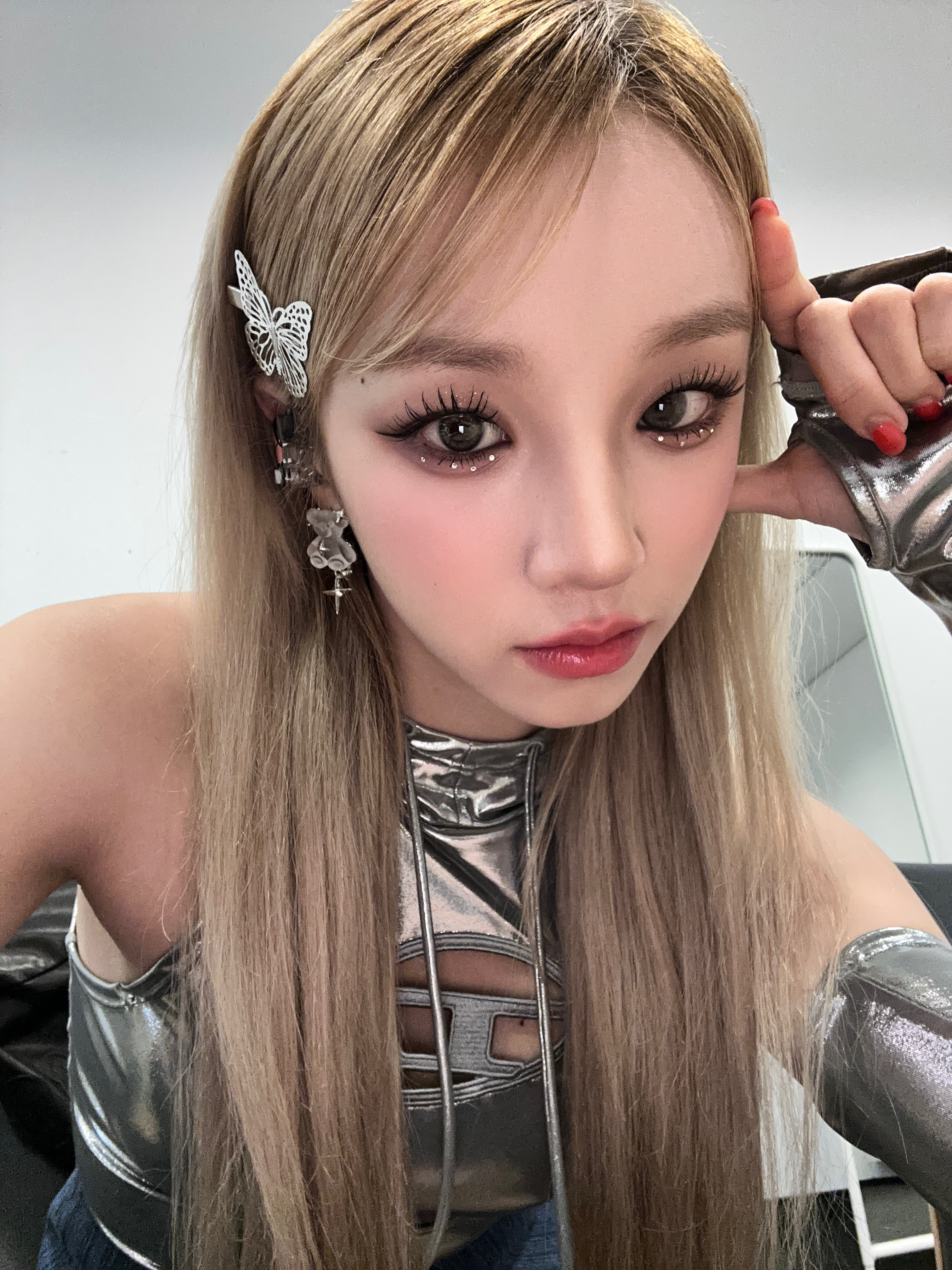 宋雨琦怼脸自拍好吸睛的一张脸！