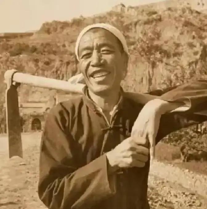 1980年，陈永贵辞去国务院副总理职务，去向并不复杂，他要回到农场，继续和土地打