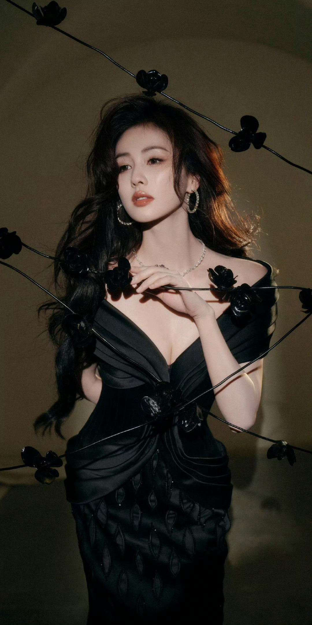 白鹿|暗影玫瑰，黑裙赴一场温柔暮色