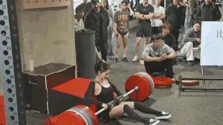 这个核心力量，让男人都汗颜[捂脸哭]