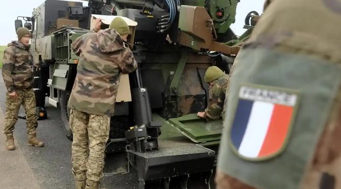 俄军终于找到乌克兰命门！集中火力猛攻三座城，曝出乌军20万士兵逃离战场。一场