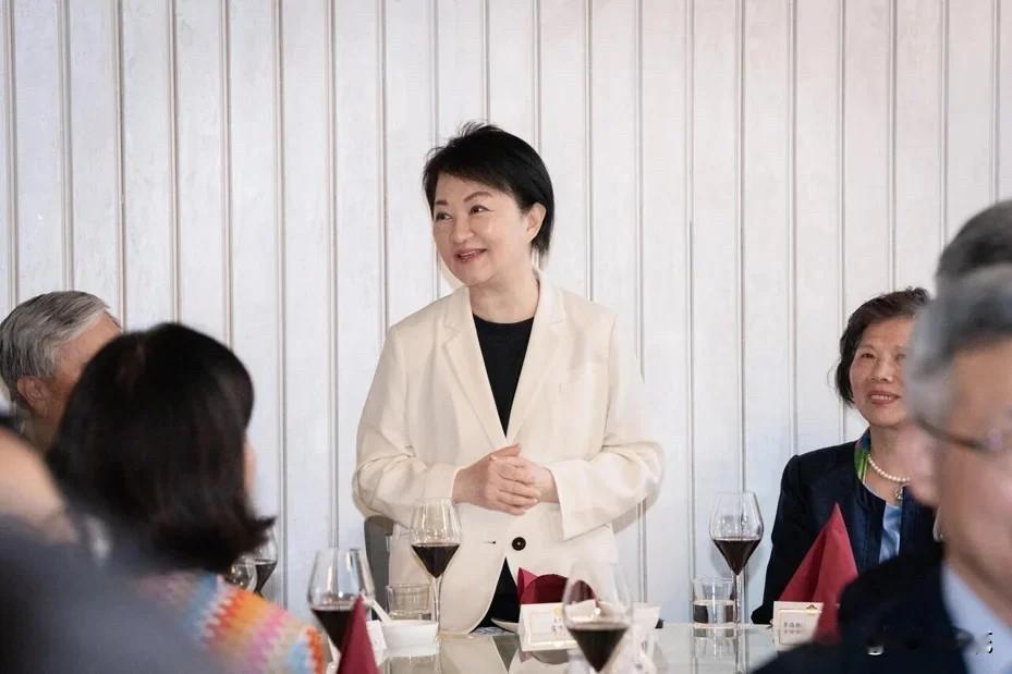 卢秀燕：让更多人看见台湾正在欧洲的台中市长卢秀燕昨天（13日）出席一场侨宴时