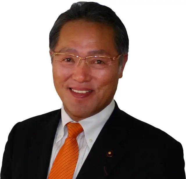 万万没想到，日本前议员松丸诚竟然能说出这种话！12月4日，他针对“中国外长王毅呼