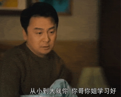 2022年，张嘉译看完电视剧《人世间》大结局后，立马给饰演周父的丁勇岱发信息说：