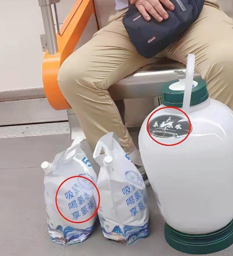 这装备直接封神了：大水壶+两袋氢气！一边吸氢一边喝水，这养生局我是真看不懂了?