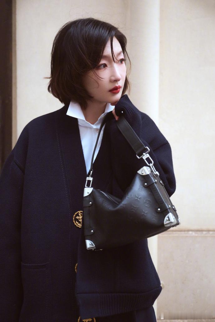 1.周冬雨的商业价值下滑是有目共睹的，现在基本没有代言了，因为没有太高的价值，所