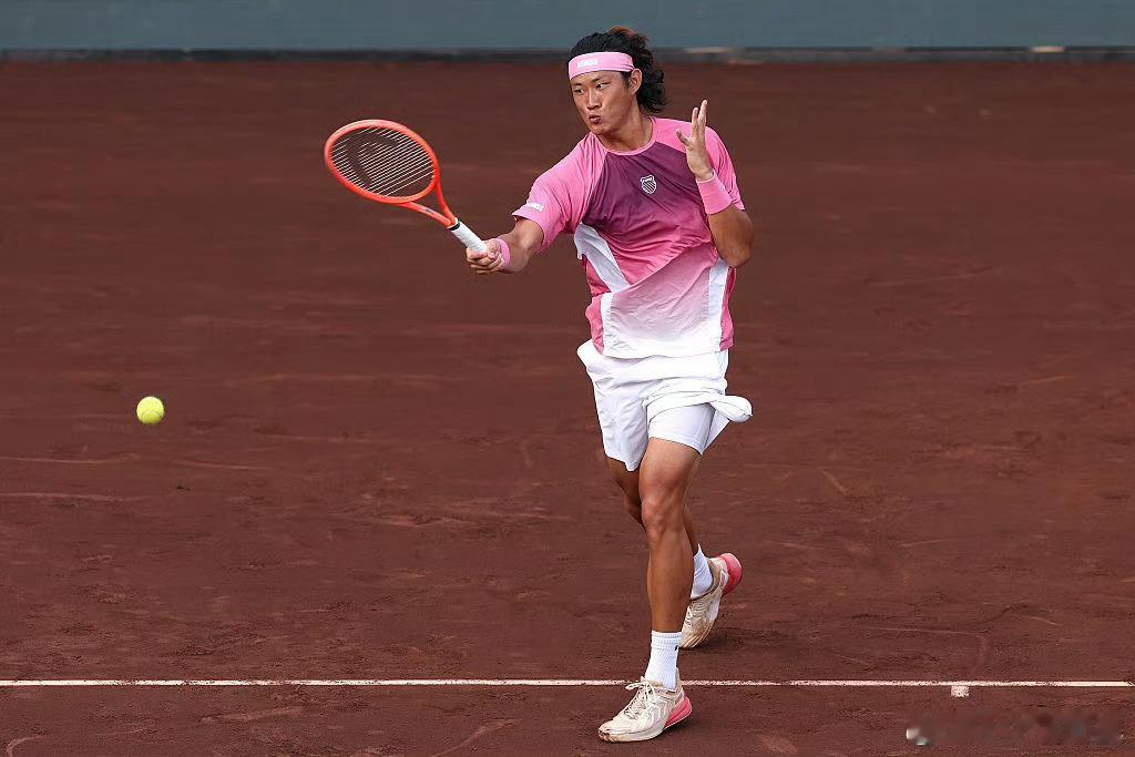 张之臻其实前两盘打得不错，尤其是第二盘的底线相持，有巅峰期打进马德里大师赛八强的