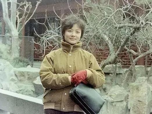 1983年，王贵娥到北京探亲，不愿回去了，正好《红楼梦》在报纸上招演员，要能进组