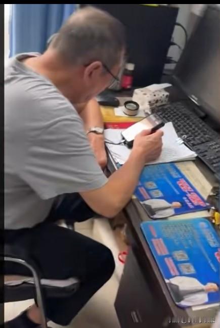 真有不怕事大的！江苏连云港，男子趁中秋节放假，赶紧抽时间去医院做检查，他去拍CT
