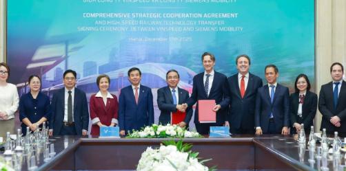 越南终于找到了接盘侠，跟德国的西门子合作开始修高铁了。 其实很多人感到好奇，