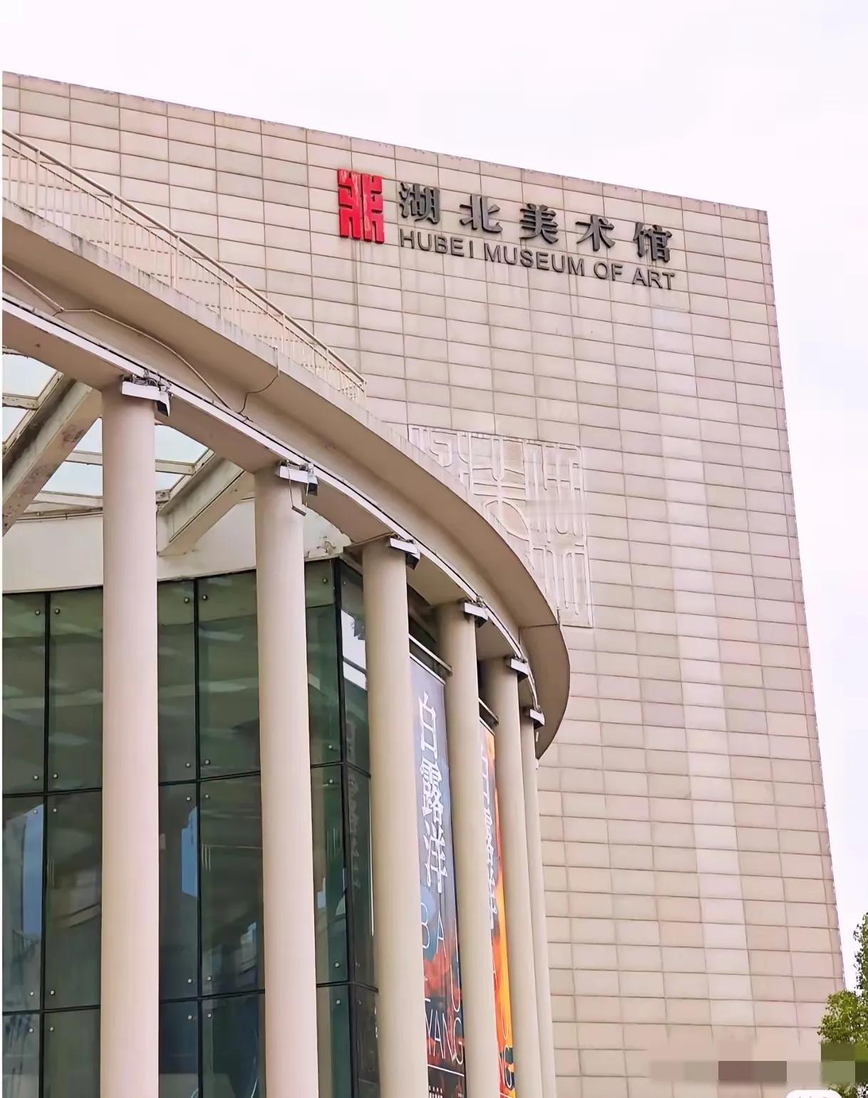 湖北美术馆火灾的段子，简直是黑色幽默天花板！火像装了GPS，专烧策展部的合