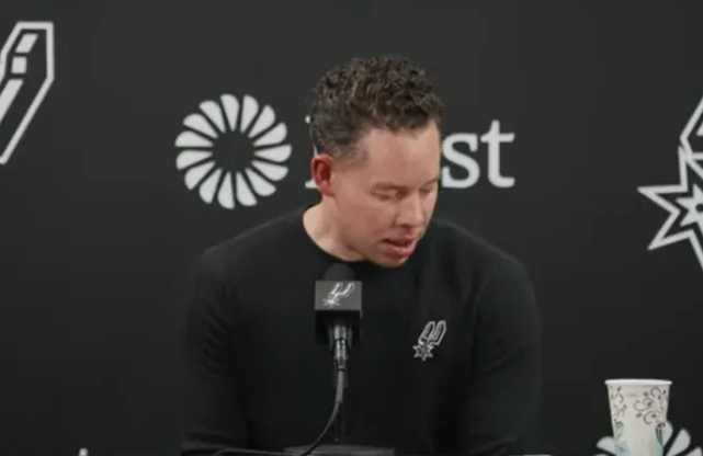 NBA季后赛西部首轮G1马刺（1）111-98（0）战胜开拓者。赛后，主帅米奇