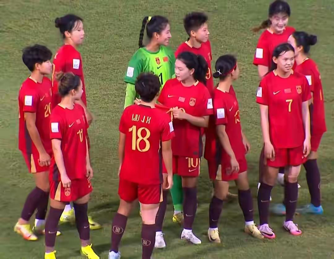 中国U20女足0比2输日本止步决赛，主要是主帅科林·贝尔战术选择严重失误，面对