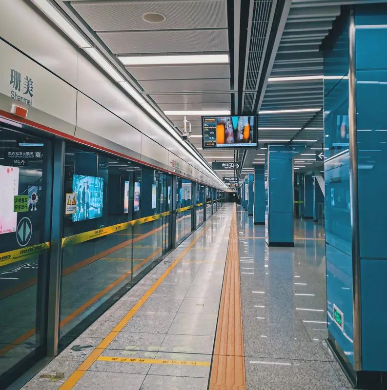 2025年11月28日，东莞地铁1号线亮灯通车，这座新一线城市的地铁终于“脱单”