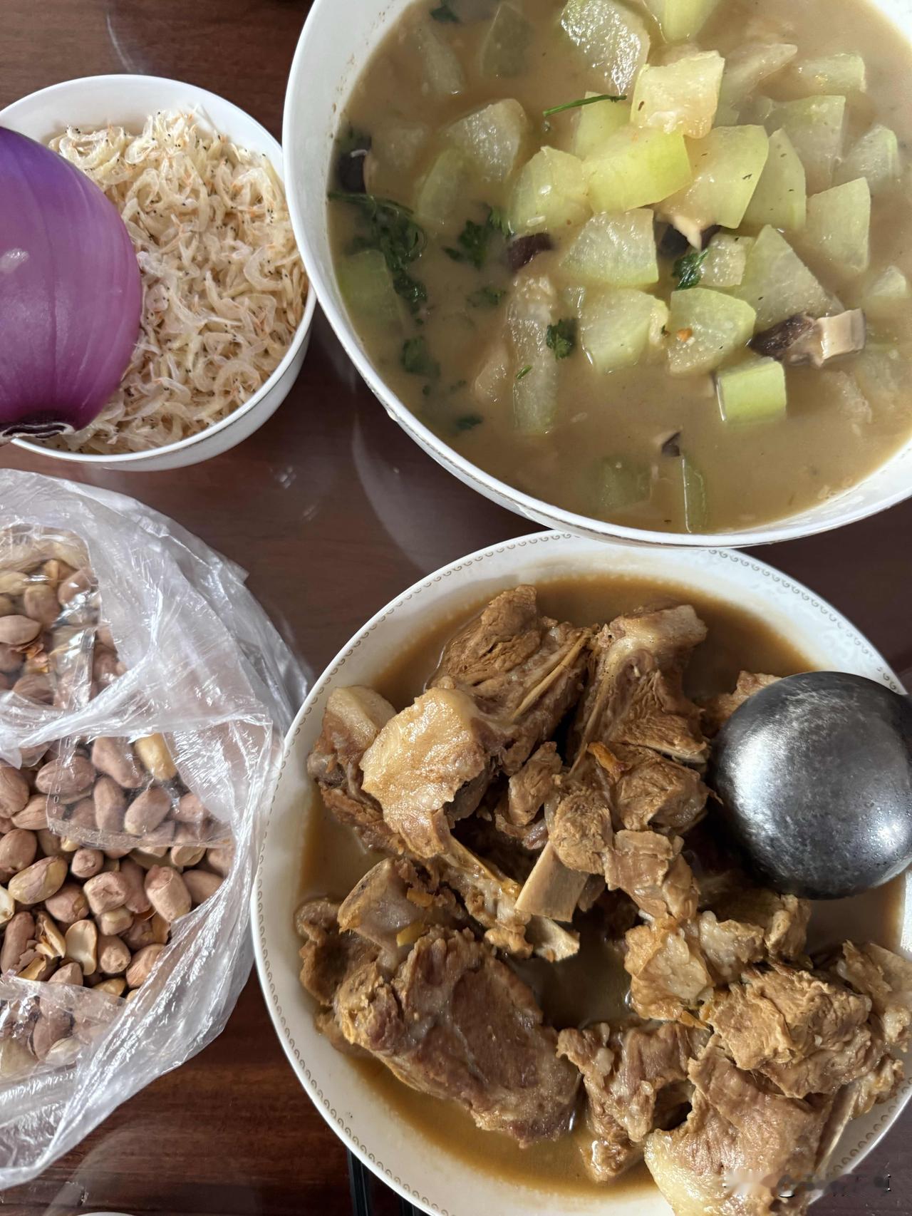 冬日生活打卡季我昨天上午去买菜就买了6斤鸡蛋就回来了，菜也没看因为家里面有，这些