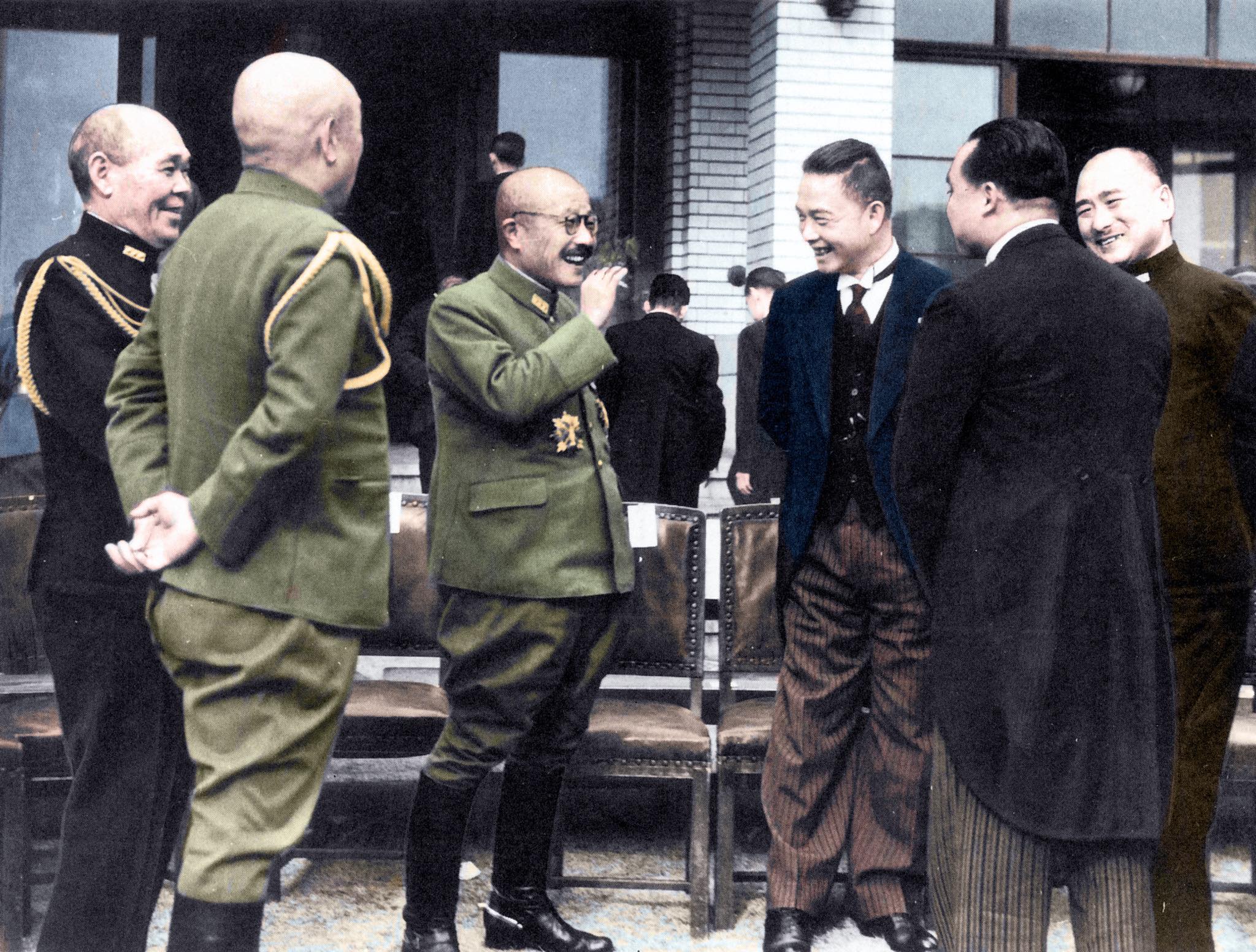 1942年12月，汪精卫赴东京参加“大东亚战争一周年纪念会”，会见东条英机，东条