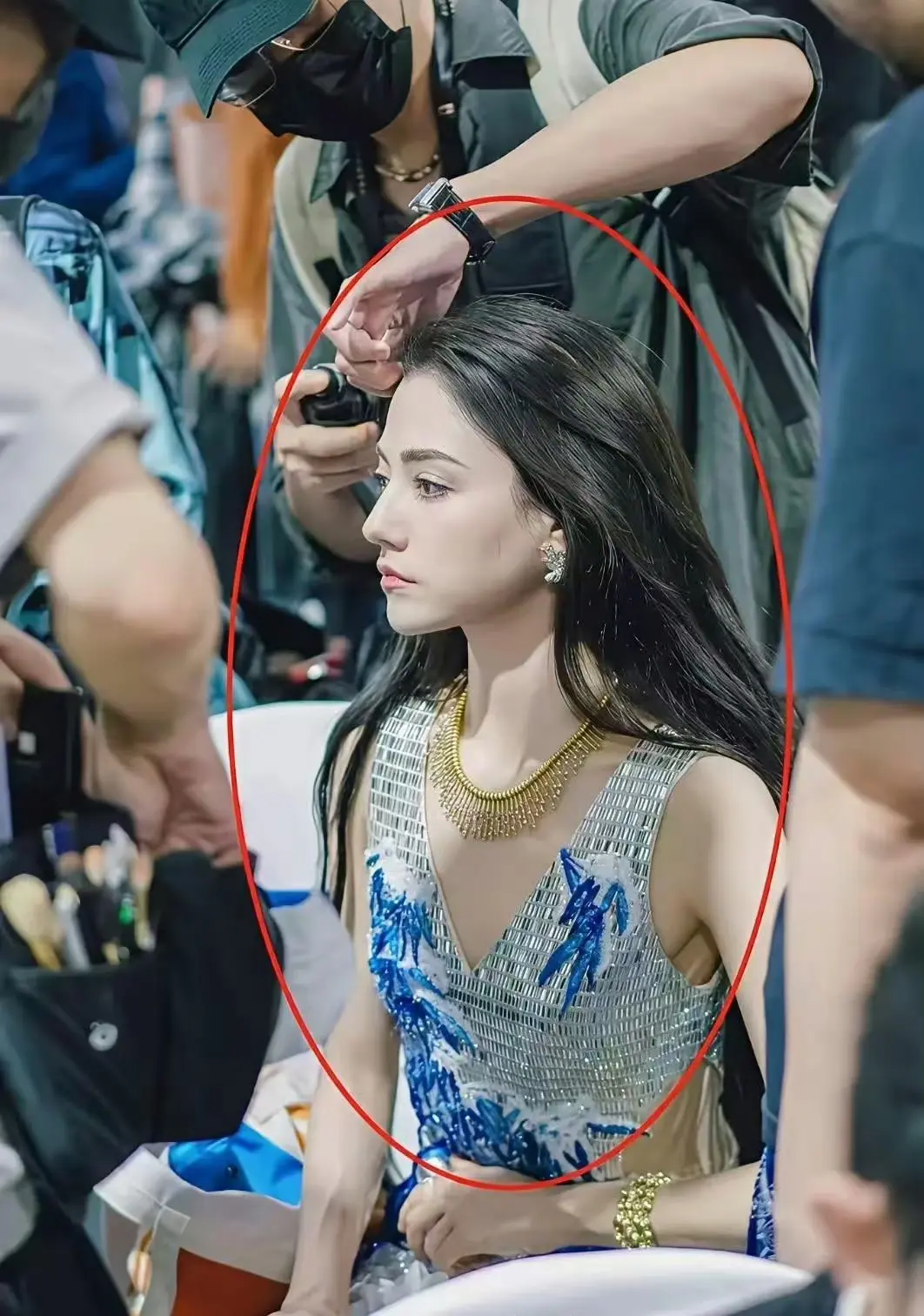 这是演员娜然吗？难怪，能让导演花10亿签了她六年…​
