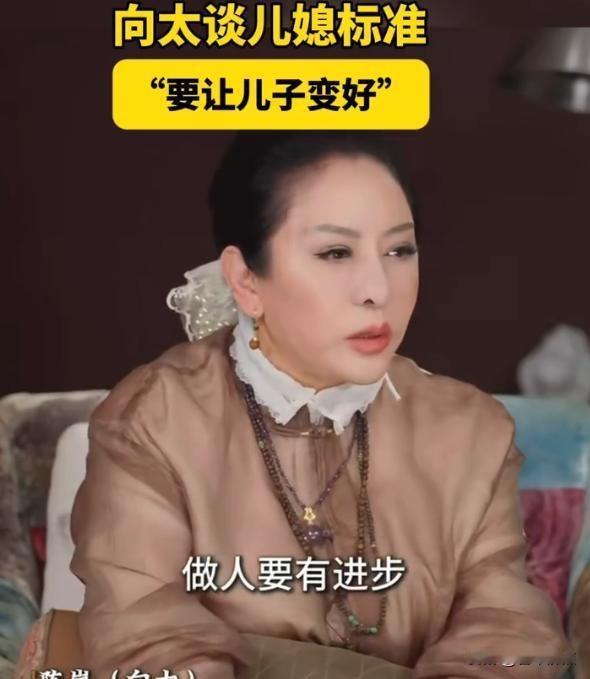 向佑在酒吧搂着大十岁女友，向太直播说不认，这背后到底谁在失控？5月8号，南昌一