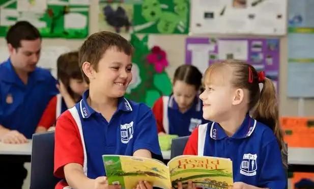8000所英国小学，决定采用中式教育！2016年，英国拨款5400万美元，在全英
