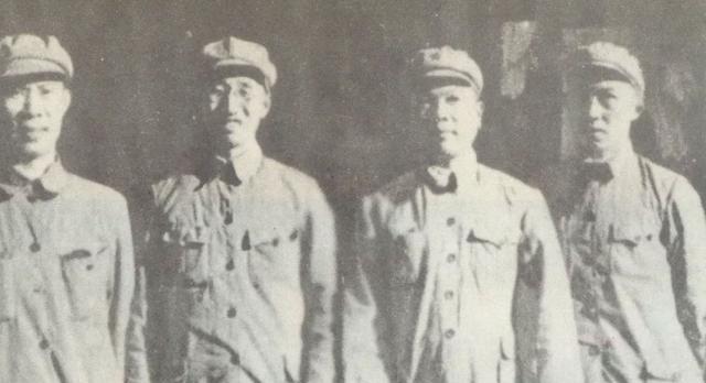 1948年9月，“光杆司令”徐向前到西柏坡参加中央会议。毛主席说：“你们还不到6