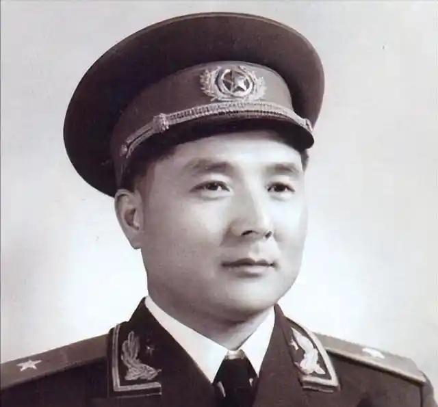 向守志38岁被授予开国少将，49岁就任二炮司令43天即遭撤职，8年后叶剑英道出当