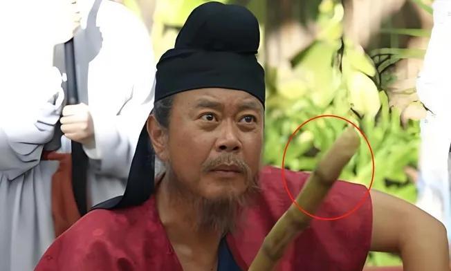 冯嘉怡，听点劝吧能不能不要再拍戏了我真的看不下去了，你拍的戏拍的真是太会玩