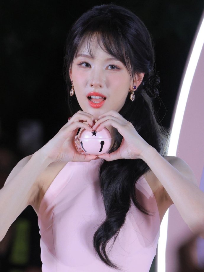 好“玉”陈都灵粉色纱裙​​​