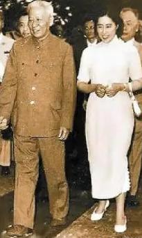 1948年，刘少奇在西柏坡迎娶了他的第六任妻子王光美。这是刘少奇一生中最后一段婚