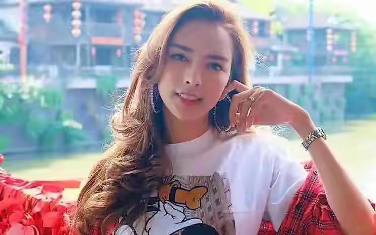 谁能想到，泰国人妖吃避孕药不是为了避孕，而是为了活着？一板30泰铢的避孕药