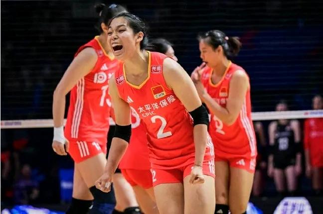 中国女排全面压制日本队，这才是熟悉的味道在中国女排强大的网口压力之下，日本女排