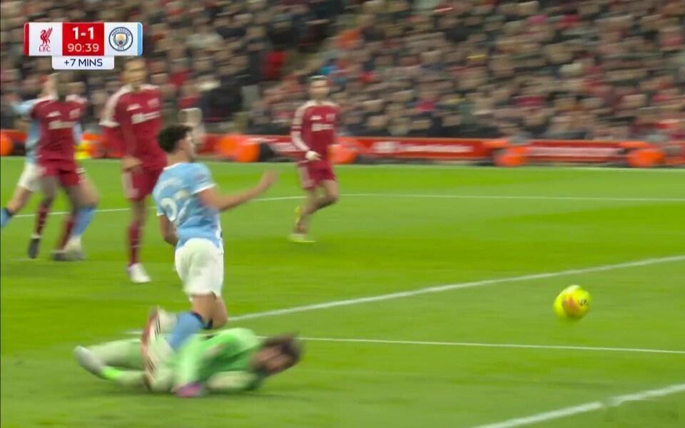 利物浦1比2曼城利物浦球迷对这场比赛的最深印象是什么？索博斯洛伊的任意球确实厉