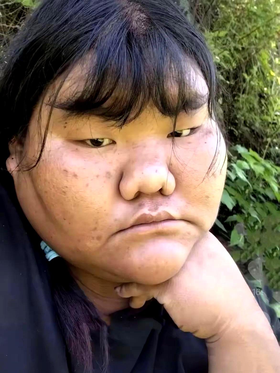 家里那边刚牵线的新对象，见面前听来的信息一串：家境还行，独生女，身子骨结实，做起