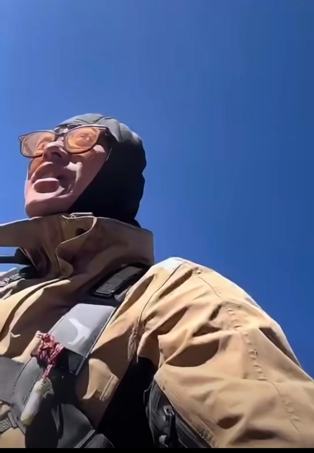 刚啃完曾主任的瓜，骑行圈的热乎瓜又端上桌了！这次是一个二十多岁小姑娘和一个五