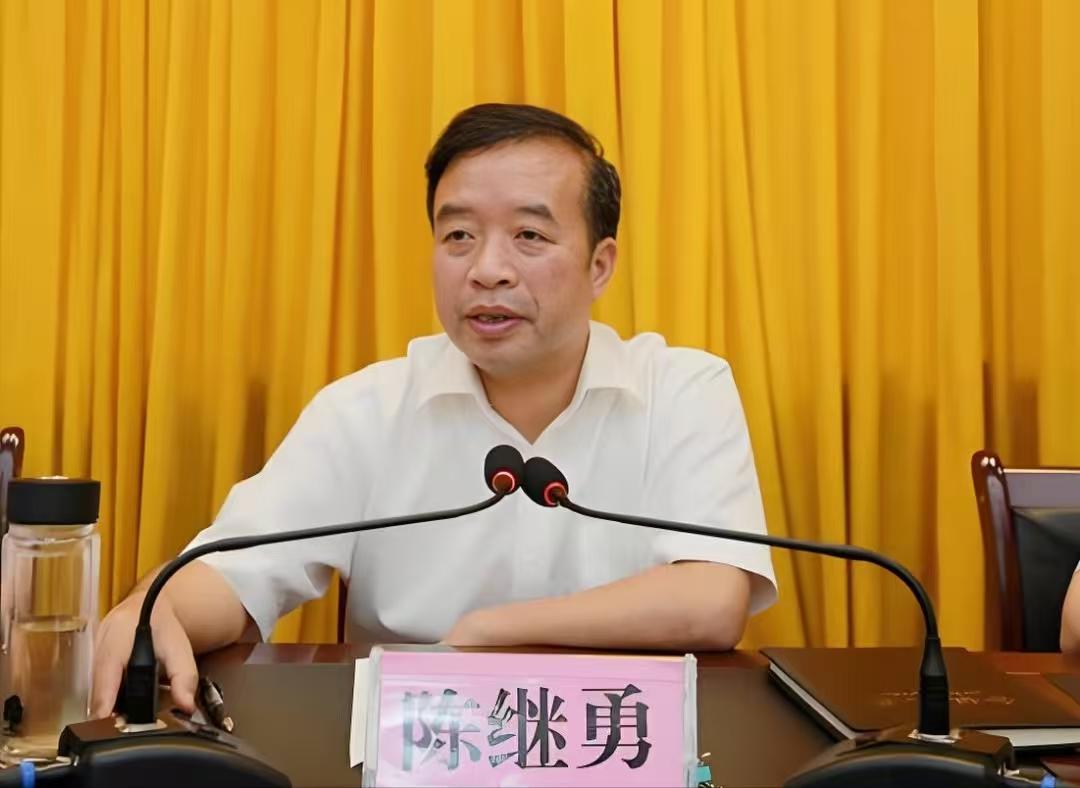 今天刷到广西林业集团有限公司陈继勇栽了的消息，真是拍手称快。这个陈继勇也不简单