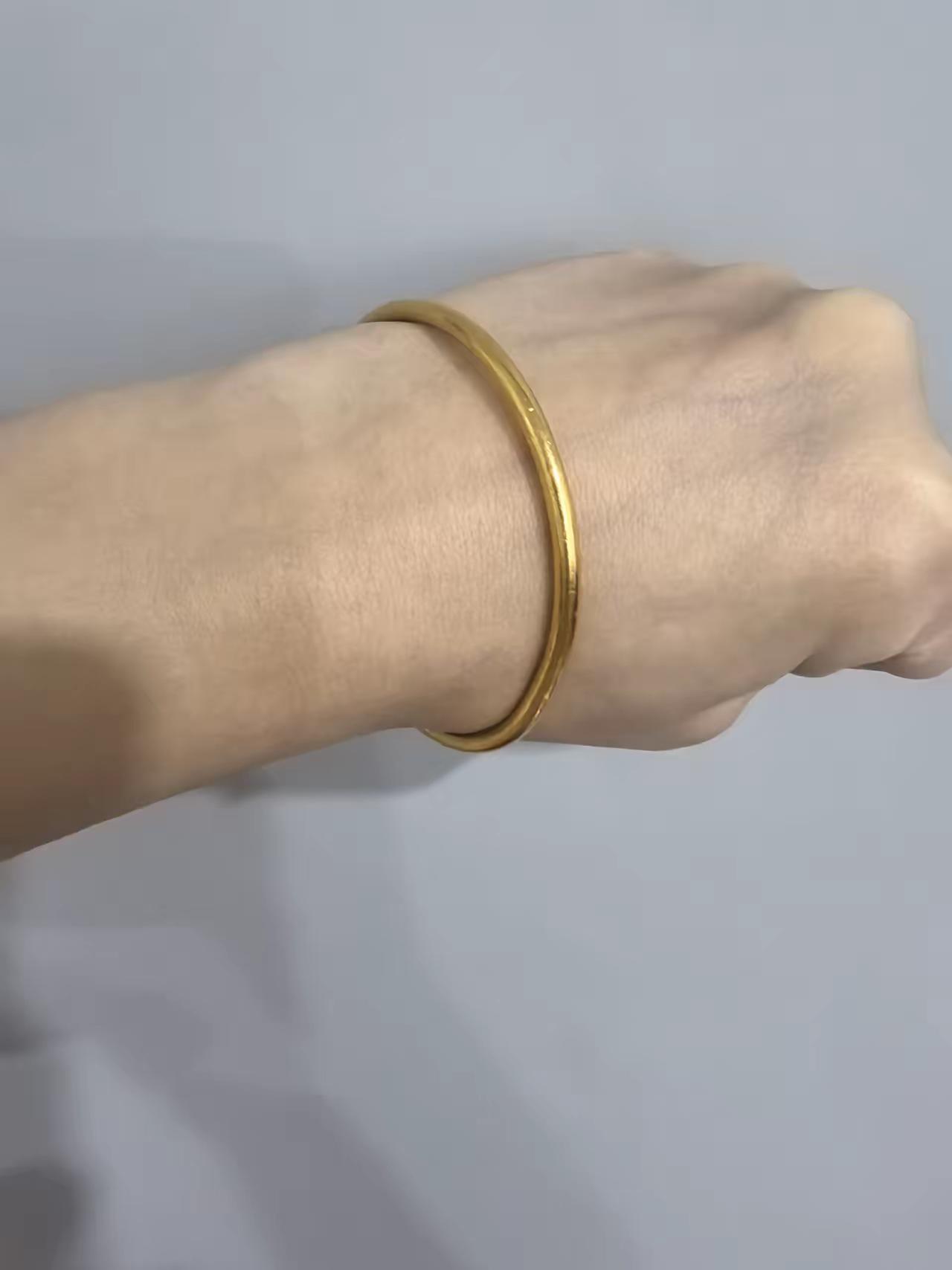 我的镯子为我赚了24000元。我这个镯子21年下半年买的当时金店搞活动，46