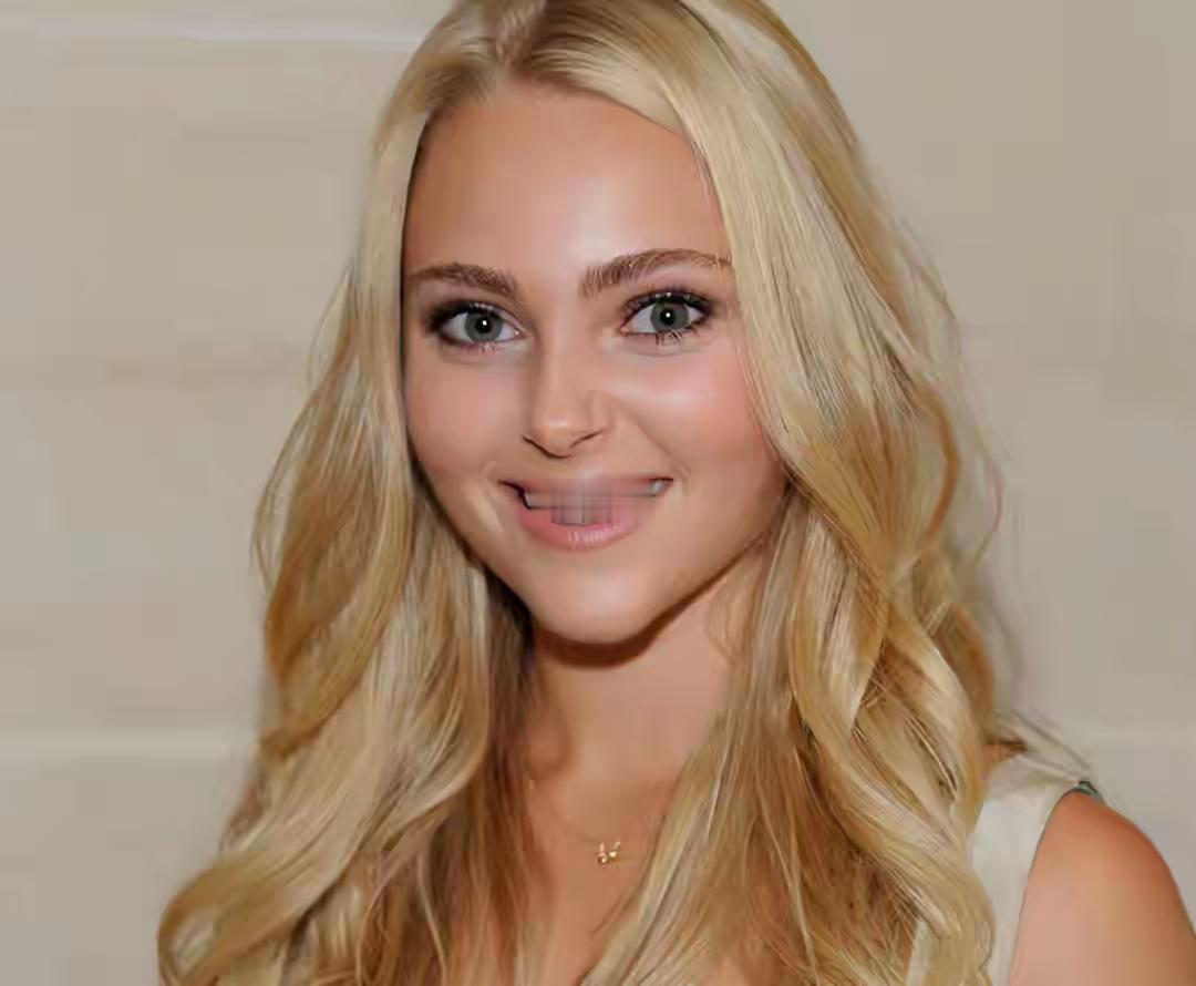 出发前，妈妈往她行李箱里塞了好几条便携睡袋，还让她保证：每小时报一次平安。以色