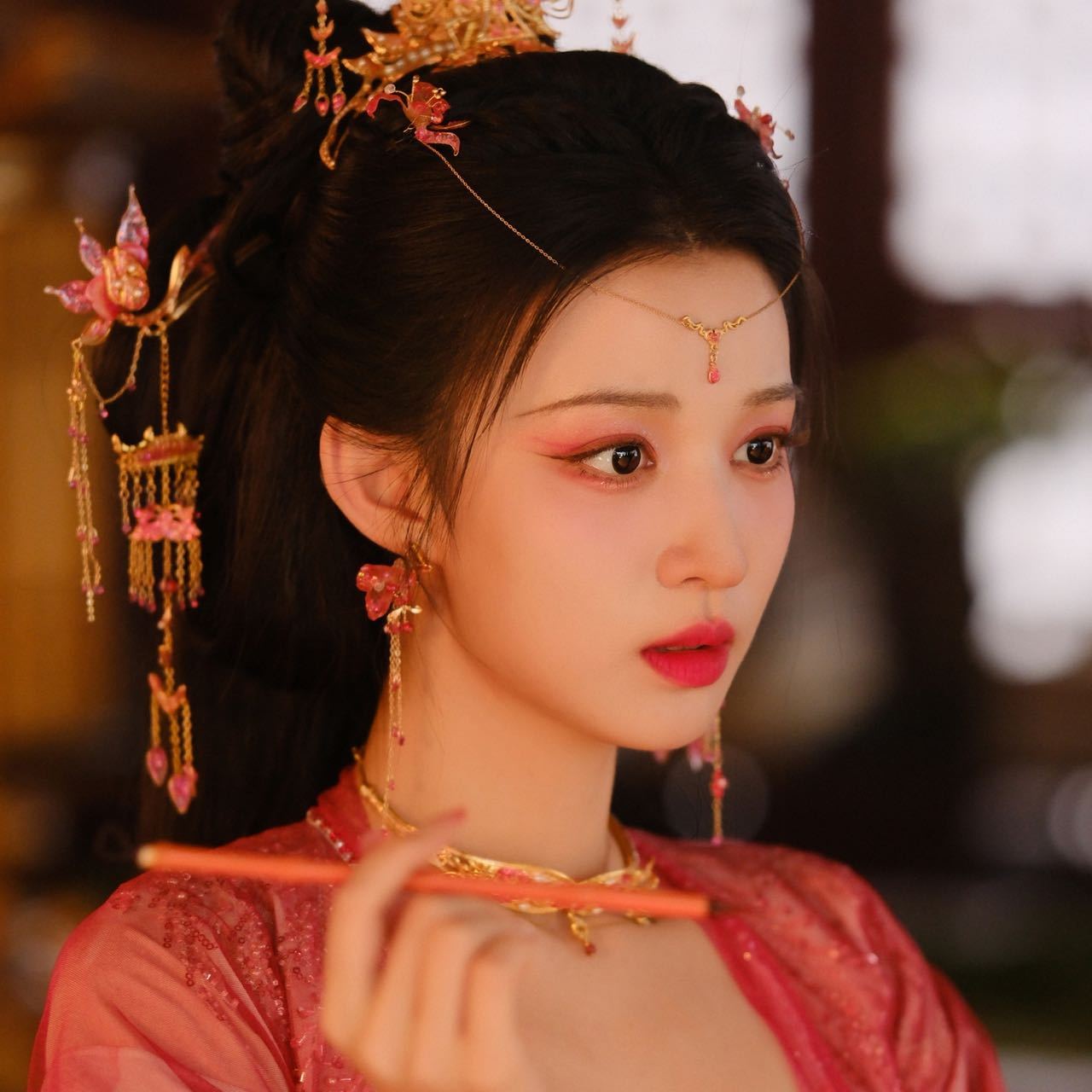 王楚然真是麻雀吃草莓雀食美《成何体统》庾晚音直接美晕我！把现代社畜的清醒和妖妃的