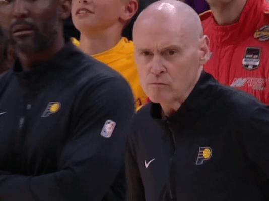 一路走来，他打的就是最佳教练。首轮和里弗斯斗法，对方贵为nba官方确立的历史上