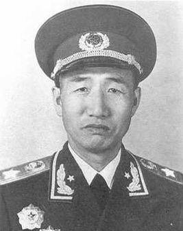 1931年，陈赓调到鄂豫皖，发现顶头上司竟是黄埔同学徐向前，他直犯嘀咕：“这闷葫