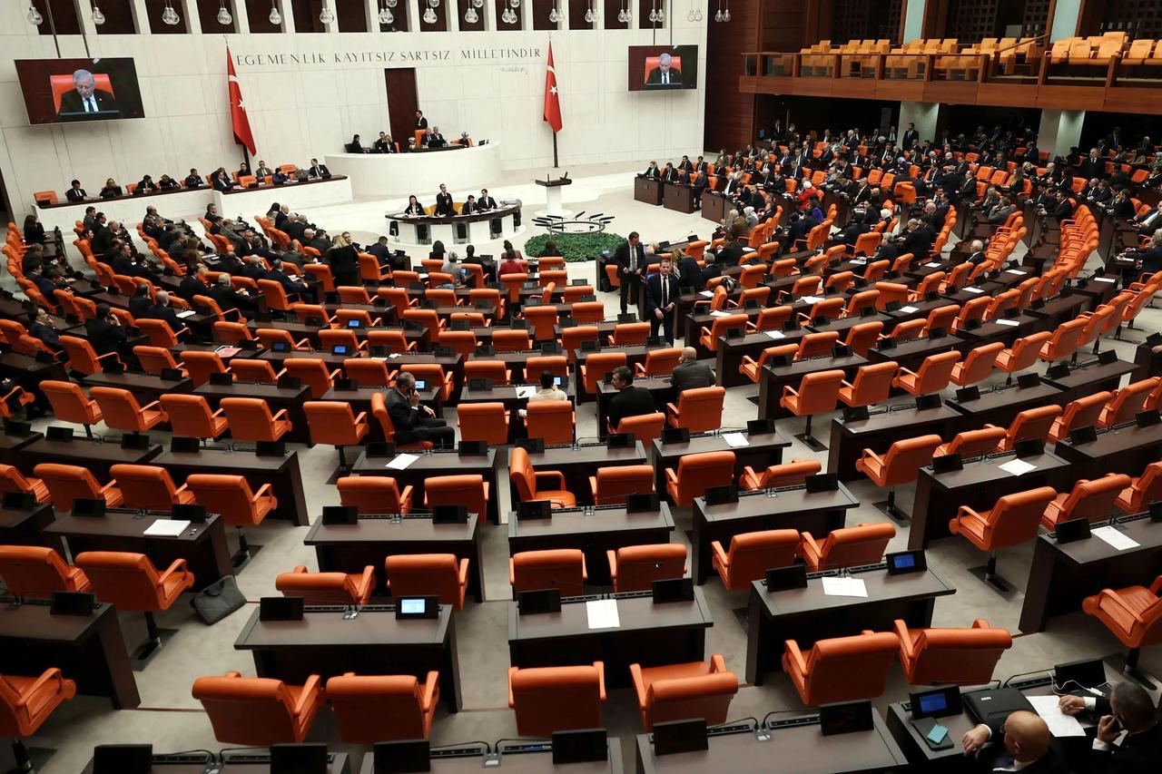 炸锅！ 17国公开反水， 提议解散北约，建立“中俄土伊”联盟？ 安卡