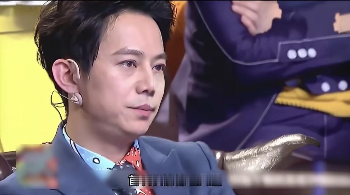 何炅自曝这辈子只跟4个人绝交，原因曝光后全网沉默：成年人的断交，藏着最狠的温柔何炅在综艺里说，自己这