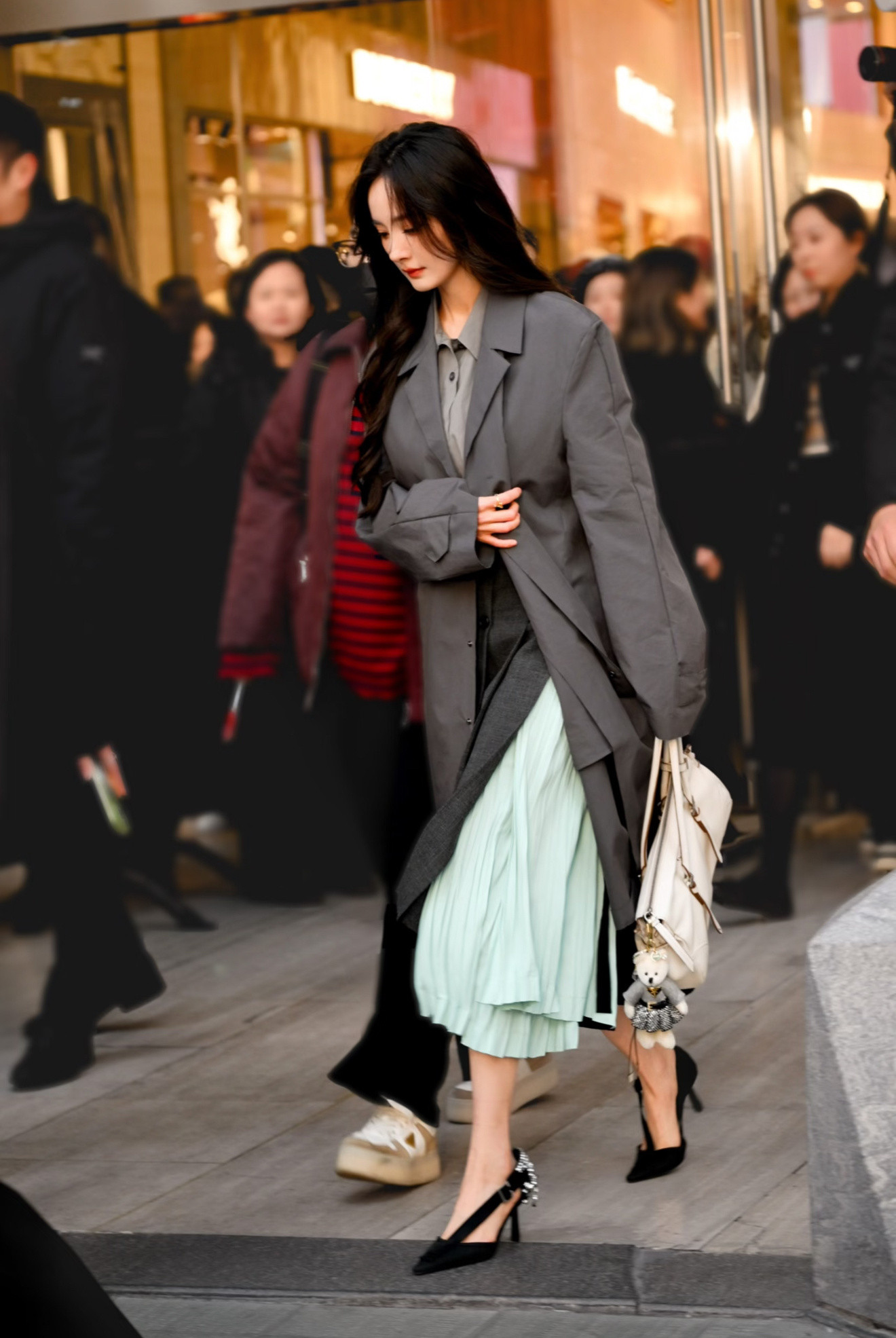 杨幂生图比精修更有杀伤力！地瓜上杨幂的怼脸生视频点赞都10w+了，超大出圈