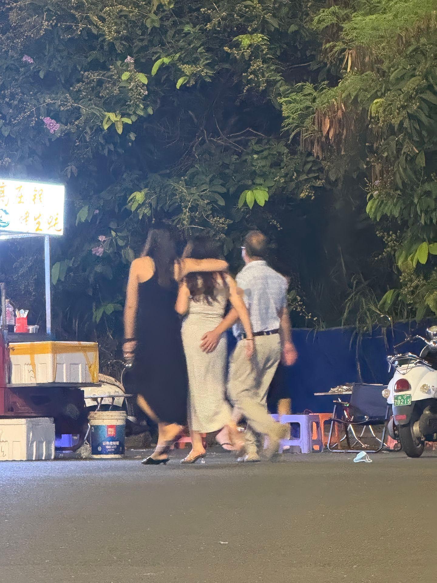 泡妞从来不是年纪的问题，而是经济问题。​​​
