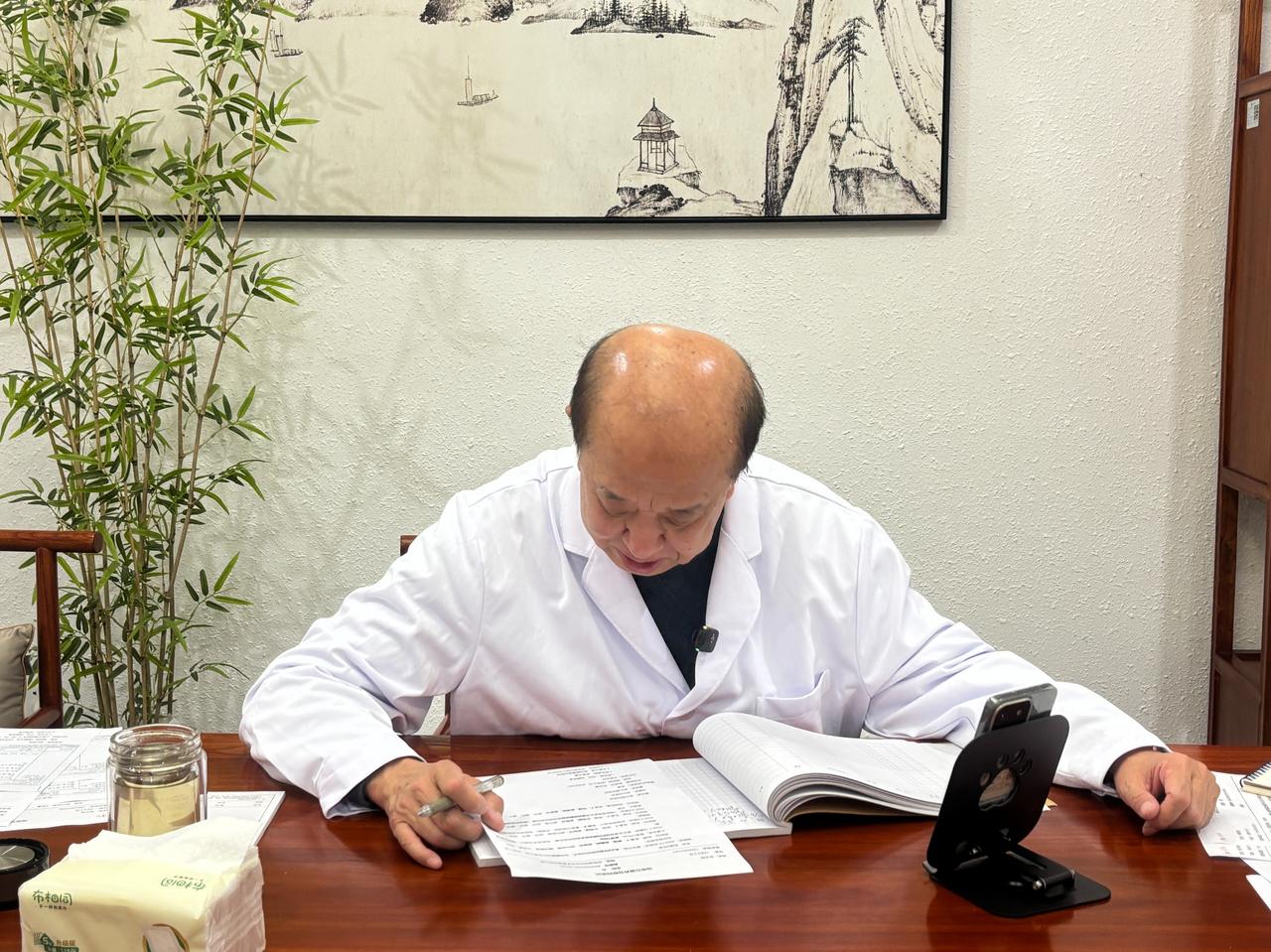 【换季孩子鼻炎总反复？多做这项运动，记住3点慢慢养好】很多家长发现，一到换