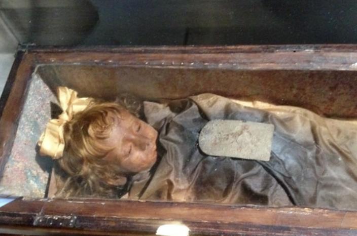 1920年，科研人员无意间发现了一具2岁的小木乃伊，这具木乃伊保存的十分完好，更