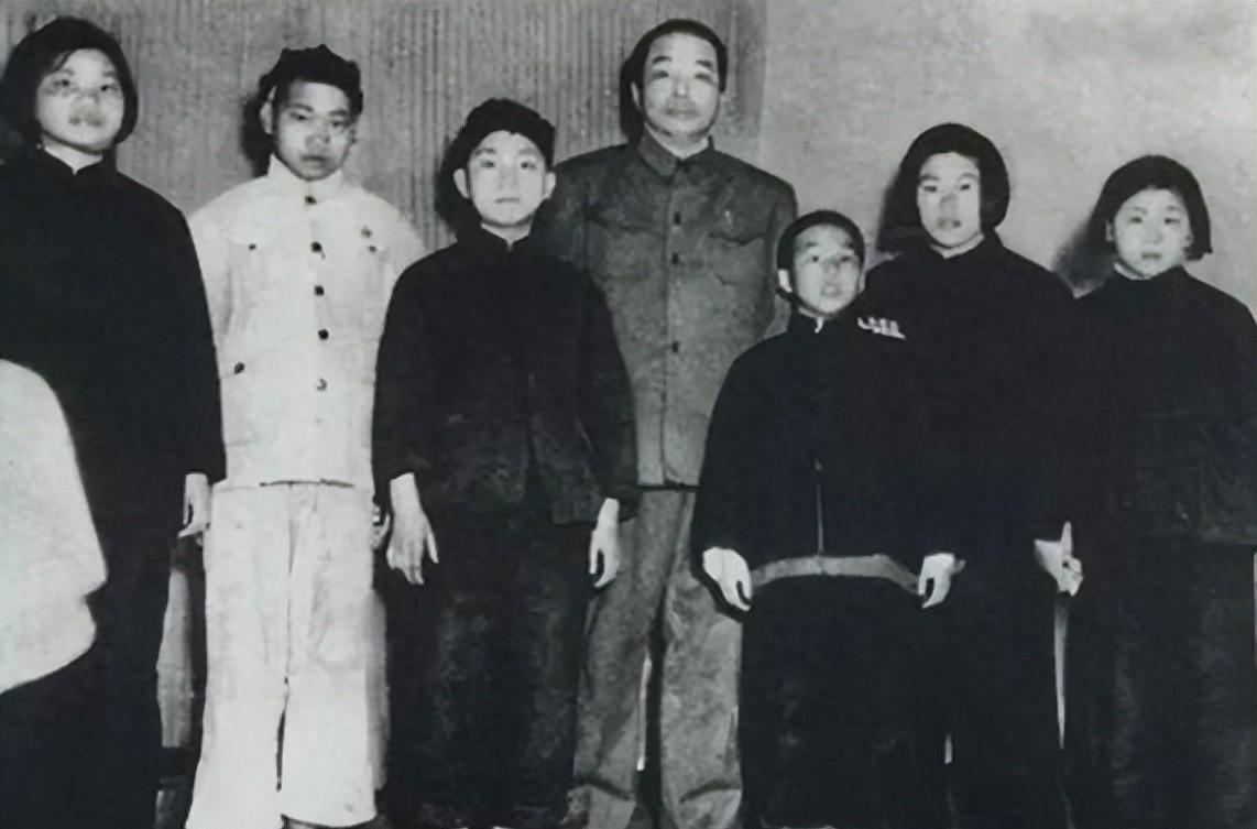 1959年国庆庆典邀请已迁出中南海的彭德怀参加，面对这份邀请彭总是如何回应的？