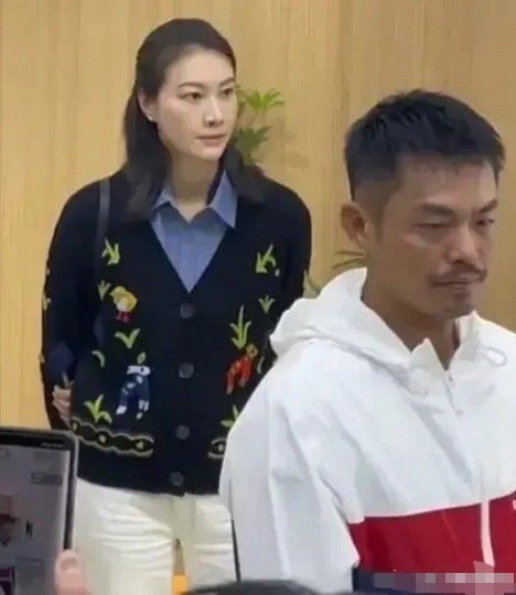 不得不说，男人还是要得管住自己啊，要不然像谢杏芳这样看林丹，眼神真吓人