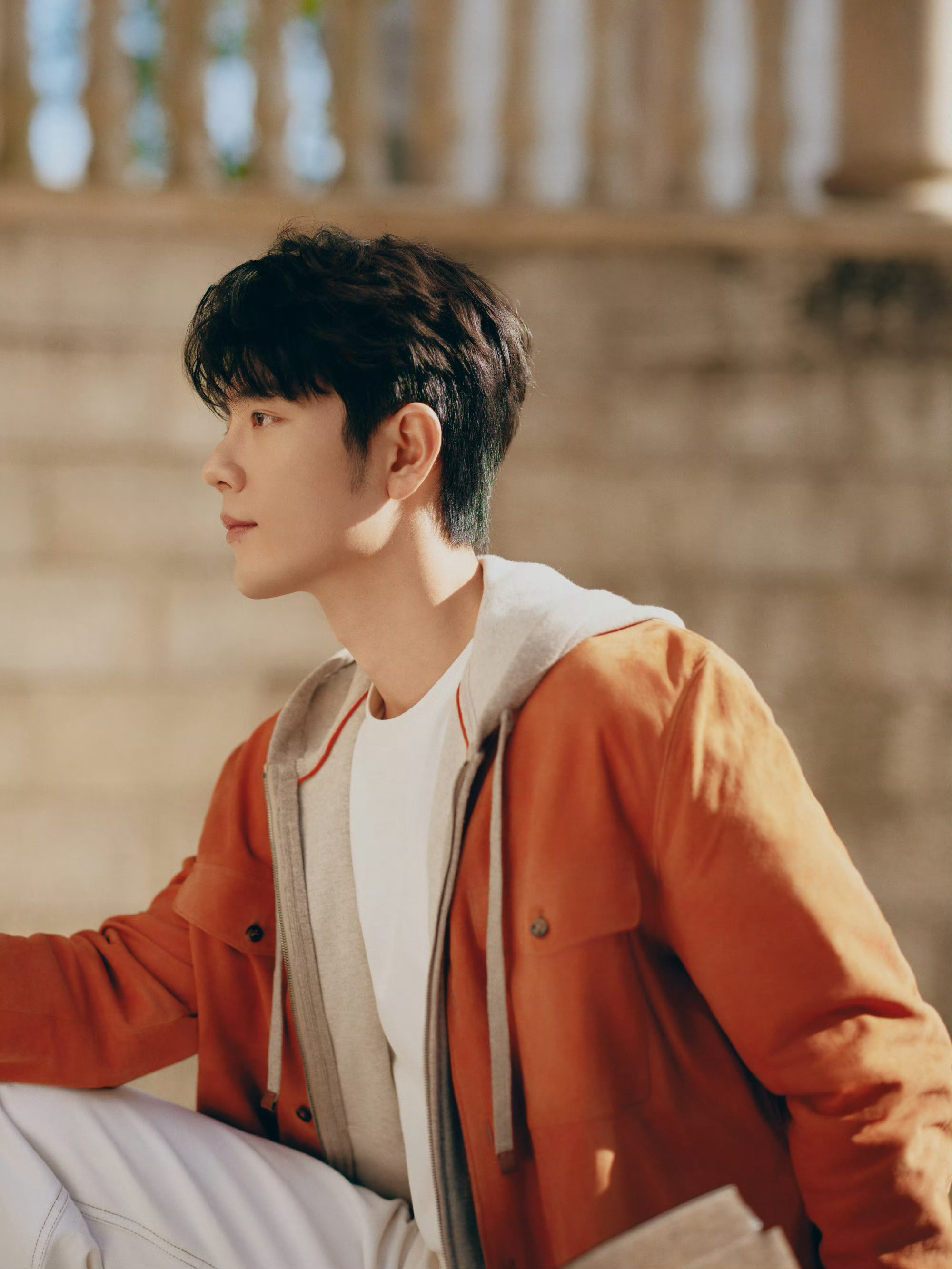 肖战澳门品牌活动线下造型出图！好温暖的好有冬日暖阳的氛围！状态也是青春气息满满！