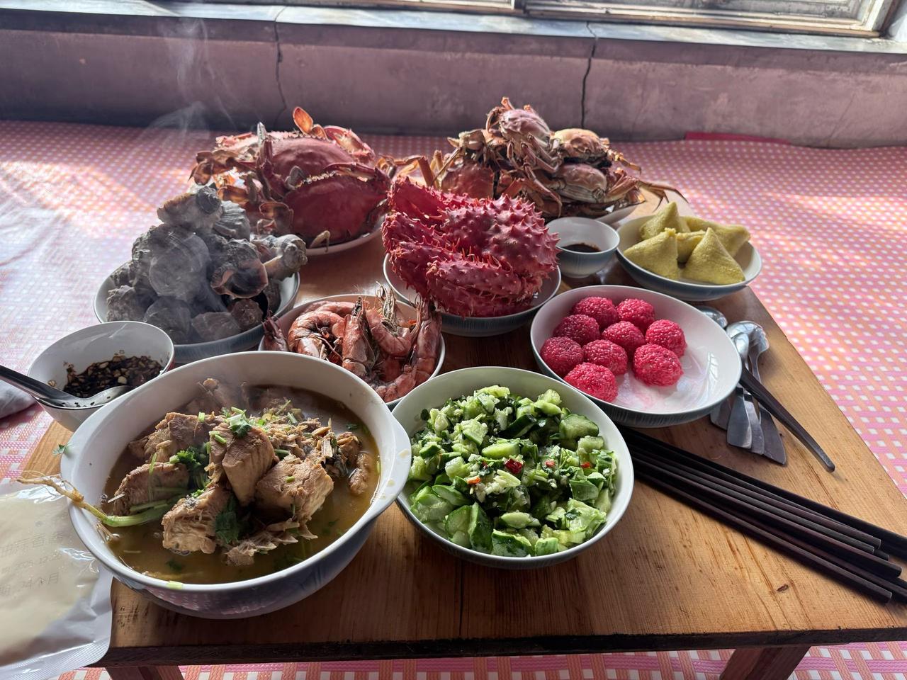 大家一起晒晒年夜饭，没做太多，吃不了浪费！