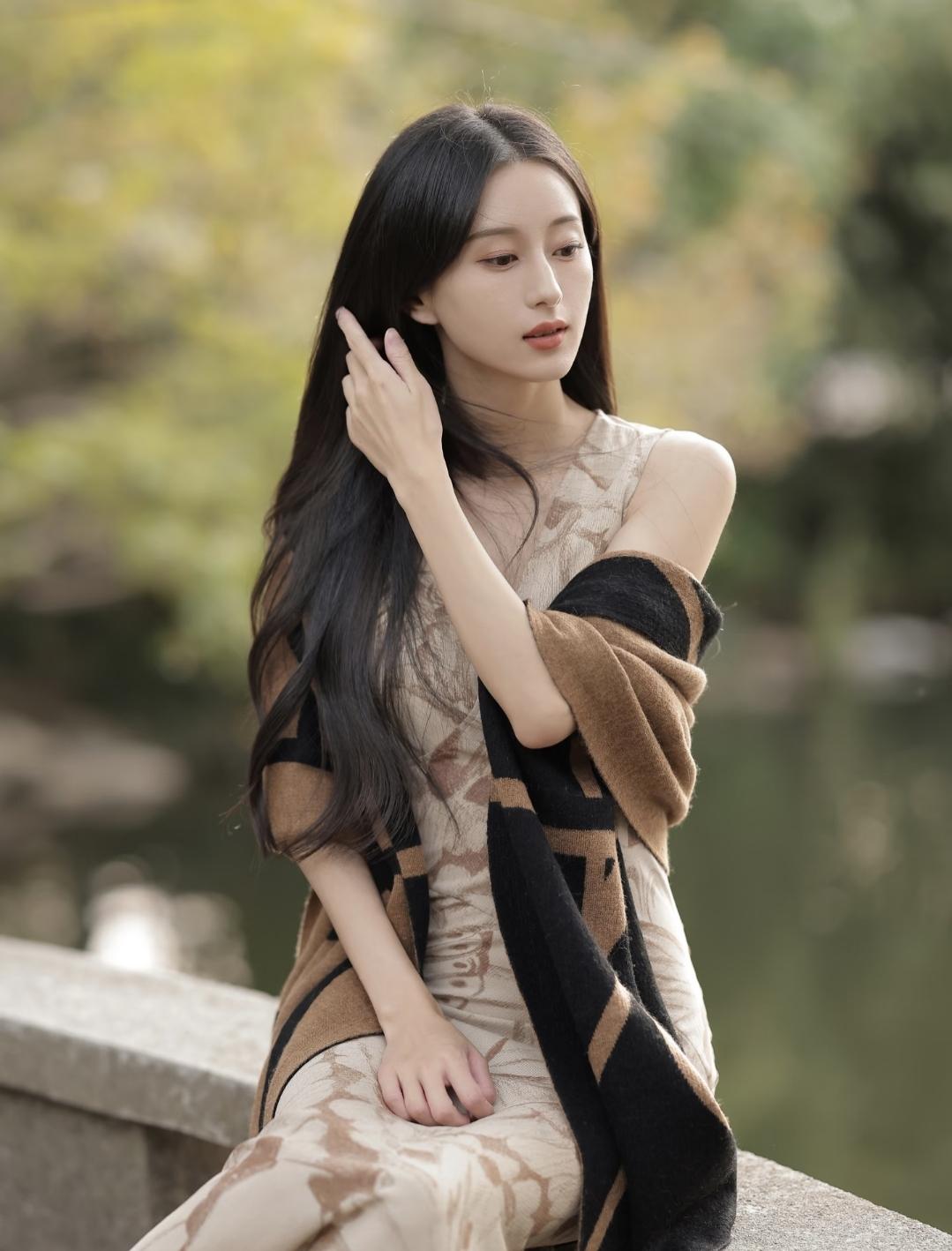 悲观的人，先被自己打败，然后才被生活打败；乐观的人，先战胜自己，然后才战胜生活。